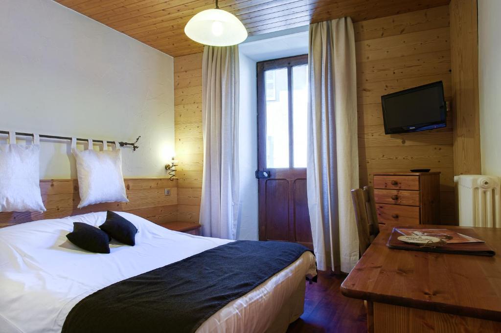 Hotel Du Commerce Thônes Quarto foto